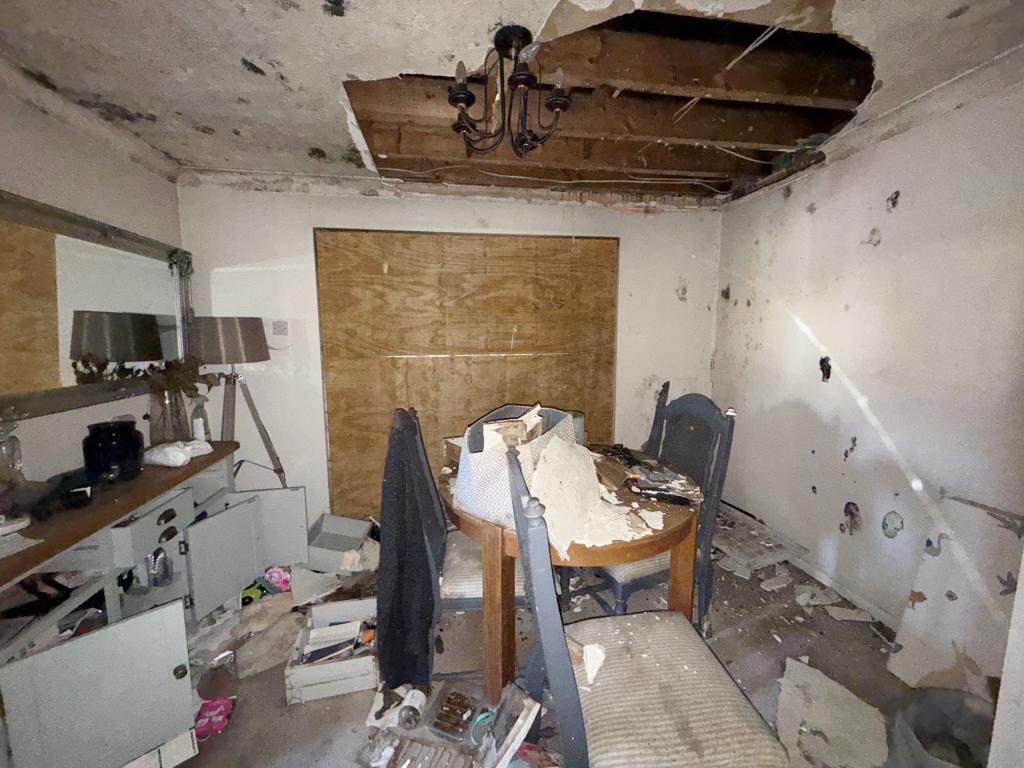 Lot: 117 - FIRE DAMAGED FOUR-BEDROOM DETACHED HOUSE - Dining room